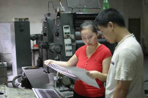 创业故事:女承父业 当起印刷厂老板